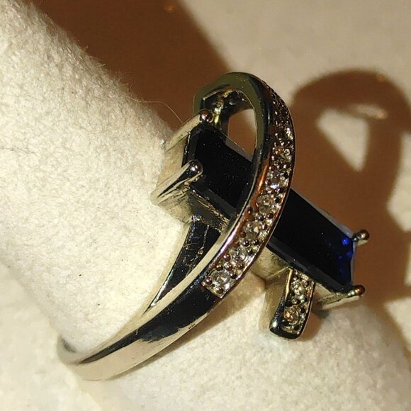Ring Size 9 Art Deco Blue Rectangular Gemstone Clear Crystal Accents Silver Tone - Picture 2 of 13